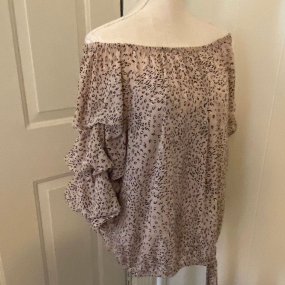 Vince Camuto Leopard print off the shoulder ruffled sleeve Size XL